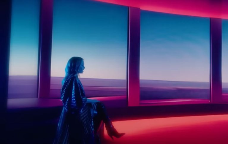 Kylie Minogue - Hold On To Now