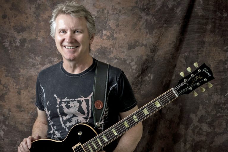 Interview: Rik Emmett (Triumph, solo) – 2023