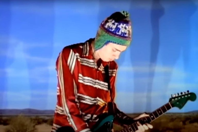 Red Hot Chili Peppers - Under the Bridge