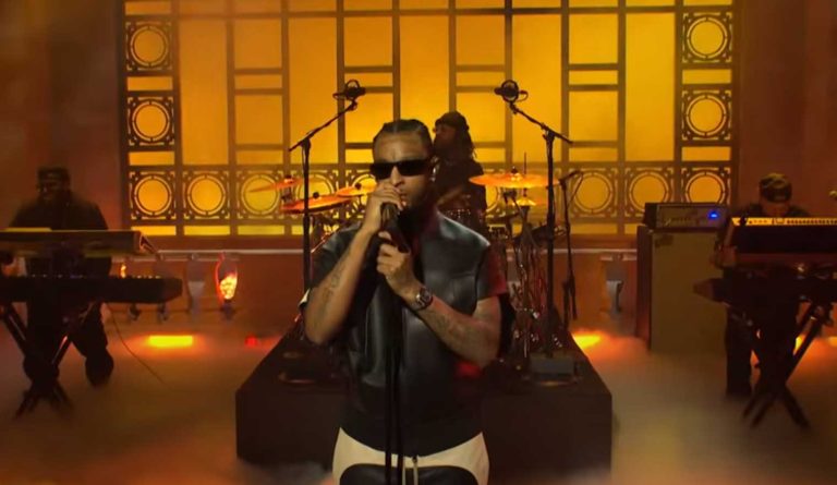 21 Savage Lights Up SNL Stage with American Dream Performance