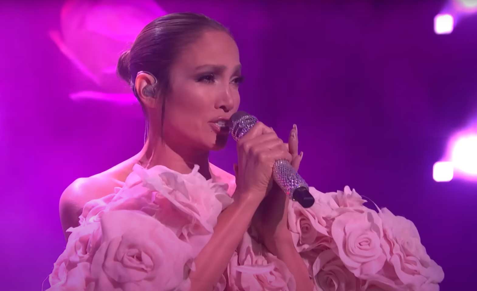 Jennifer Lopez Lights Up SNL