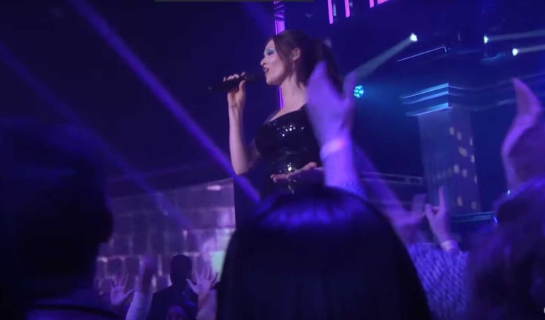 ophie Ellis-Bextor Perform Dance-Pop Hit "Murder on the Dancefloor" on 'Fallon'