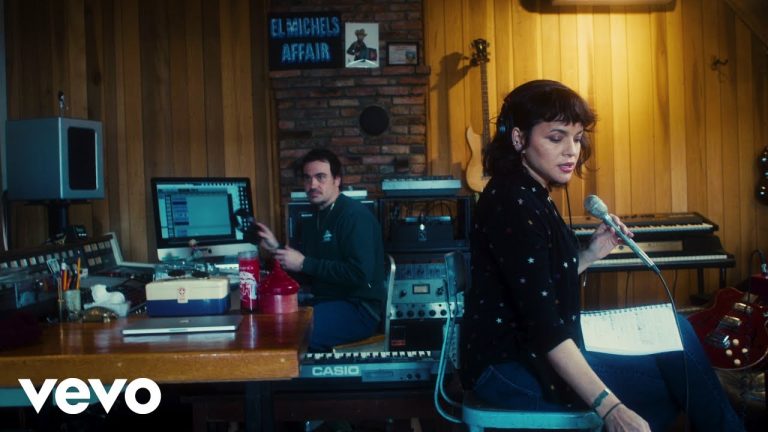 "Staring at the Wall": Norah Jones