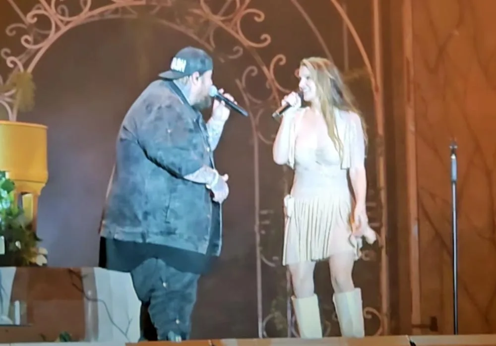 Lana Del Rey & Jelly Roll Sing “Sweet Home Alabama” In Alabama