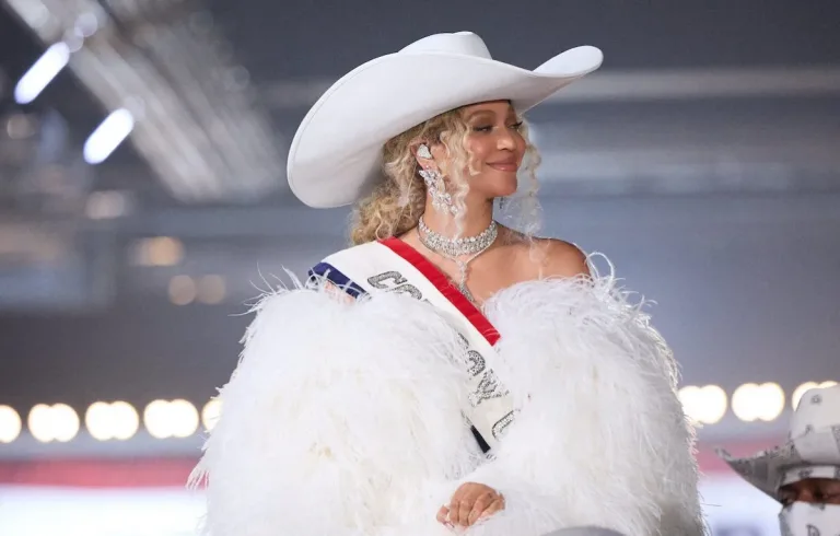 Beyoncé performing “16 Carriages” on horseback at NFL Christmas halftime show