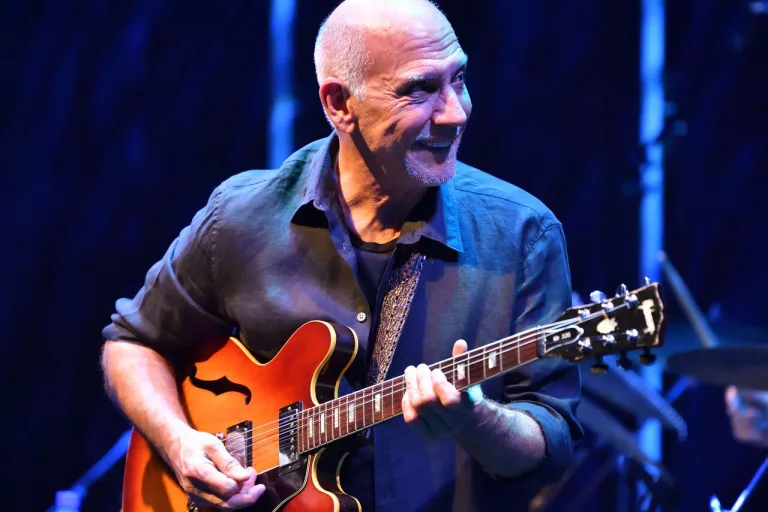 Interview: Larry Carlton