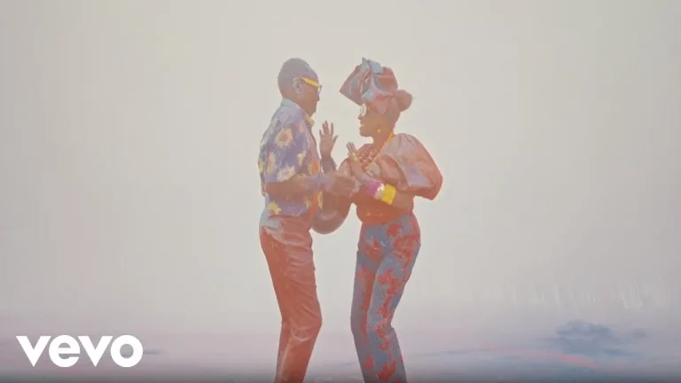 Aloe Blacc performing in “Don’t Go Alone” music video
