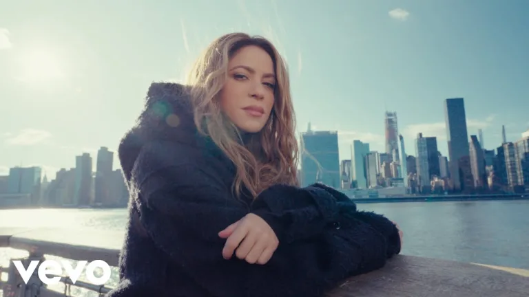 Shakira in the “Última” music video – A moving performance in the New York subway