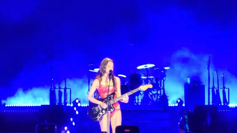 Olivia Rodrigo performing “Don’t Speak” live at Lollapalooza Chile 2025