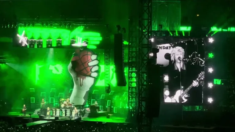 Green Day alter lyrics on Australian tour, calling out political figures