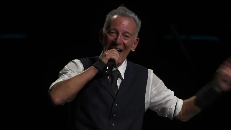 Bruce Springsteen 2025 tour opening show Manchester anti-Trump speech
