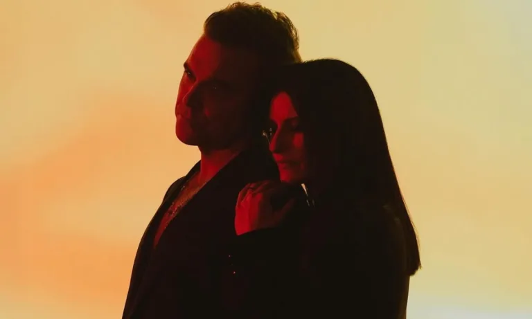 Robbie Williams and Laura Pausini Desire