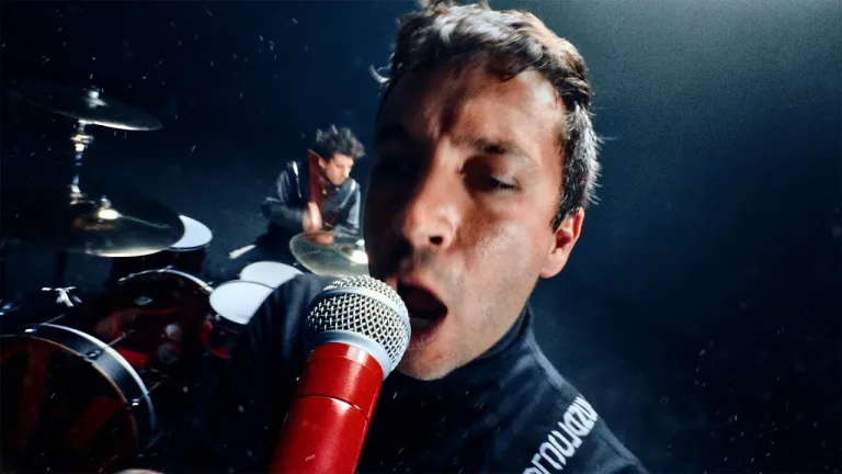 Twenty One Pilots performing “The Contract” live during Breach Tour 2025