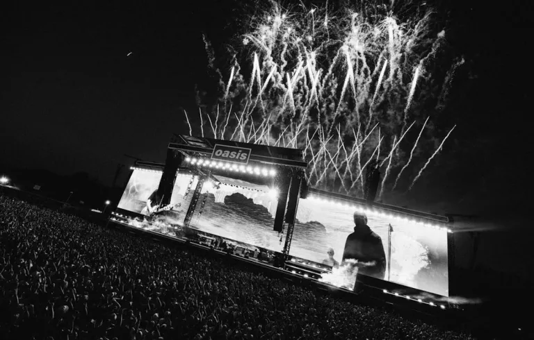 Oasis performing Cigarettes & Alcohol live in Manchester 2025