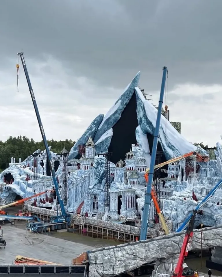 Tomorrowland 2025 mainstage reconstruction after fire