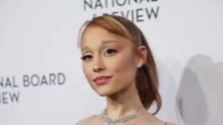 Ariana Grande announcing new tour dates on Instagram Stories