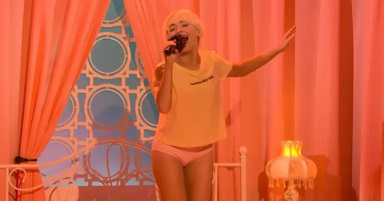 Sabrina Carpenter performing Manchild live on SNL stage — October 2025