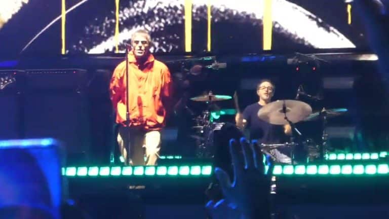 Oasis and Primal Scream honor late bassist Gary Mani Mounfield onstage