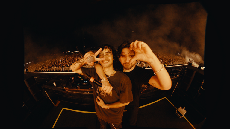 Skrillex and ISOxo performing together live, promoting their new bass anthem 'Smoke'.