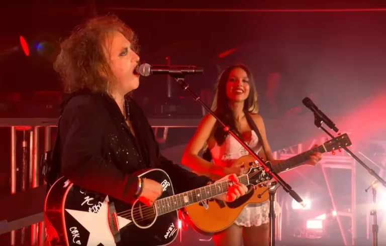 : Olivia Rodrigo and Robert Smith perform their new '80s-inspired alt-pop collaboration What's Wrong With Me live on stage at Primavera Sound.